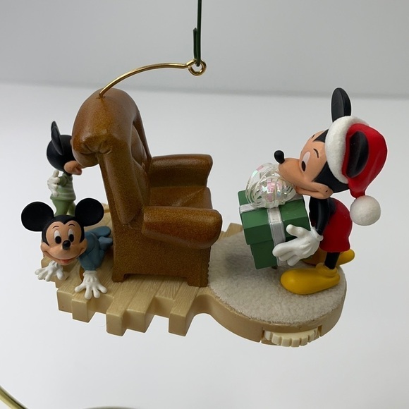 DISNEY“Hide n Peek Mickey Mouse “ ornament - Picture 1 of 10